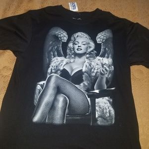 Tee shirt